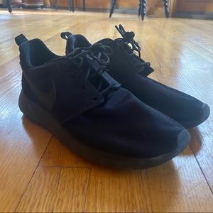 Nike Roshe One black shoe